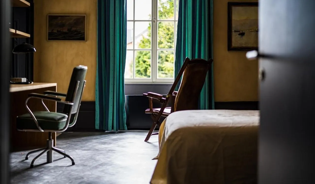 Chateau De Clemency Guest house