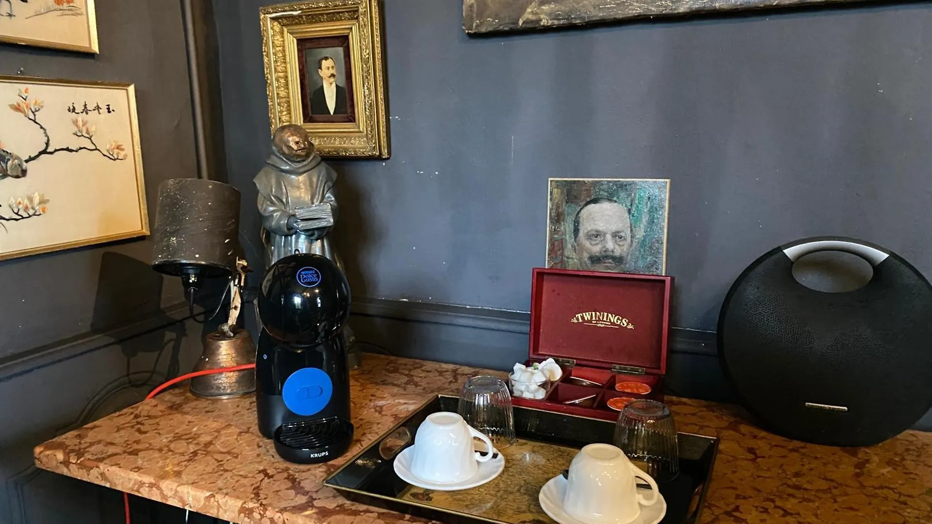 Chateau De Clemency Guest house